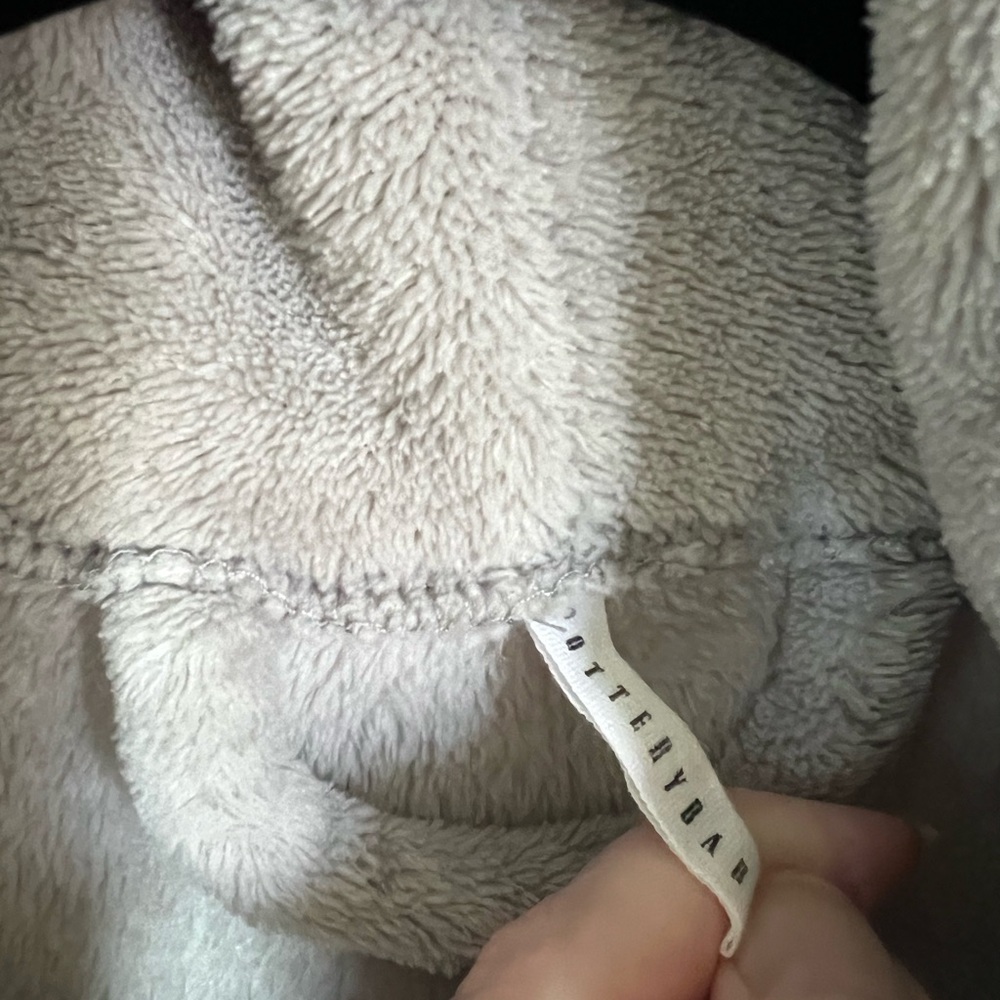 Pottery Barn women’s Gray Plush Robe Size L - Picture 3 of 5